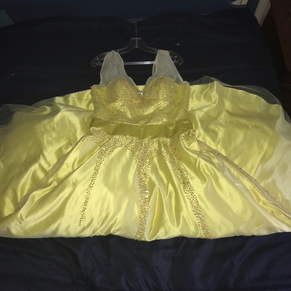 NWOT Yellow Formal Gown by Mauri Simone Sz 12
